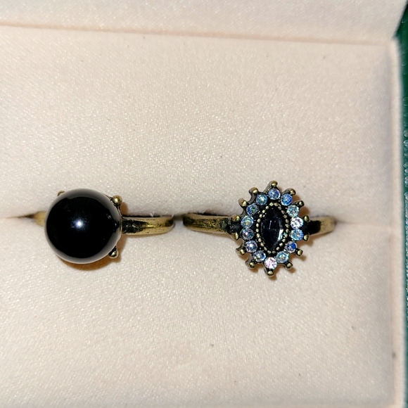 Fashion Jewelry Jewelry - Lot of 2 Fashion Jewelry Rings Resin Brass-tone Finish, Black Faux Pearl Bead